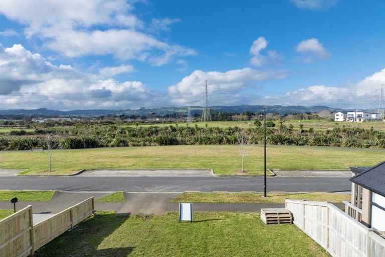 Photo of property in 22 Ahunga Road, Karaka, 2113