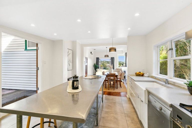 Photo of property in 196 Townsend Road, Miramar, Wellington, 6022