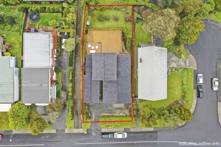 Photo of property in 33 Agincourt Street, Glenfield, Auckland, 0629