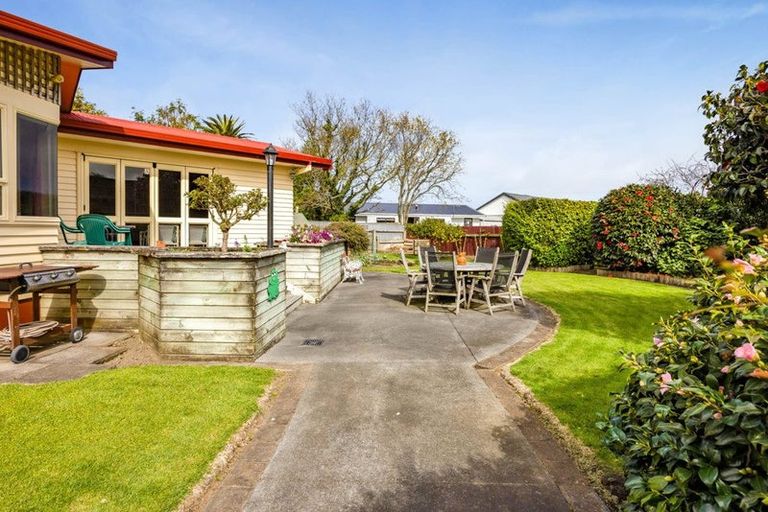 Photo of property in 16 Hunter Street, Hawera, 4610