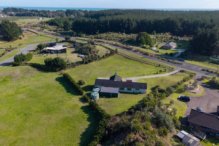Photo of property in 66 Waitarere Rise Avenue, Waitarere, Levin, 5510