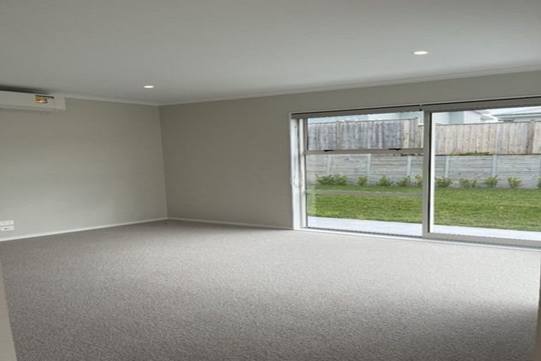Photo of property in 20 Onekura Street, Red Beach, 0932