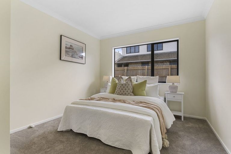 Photo of property in 10 Mediterranean Way, Goodwood Heights, Auckland, 2105