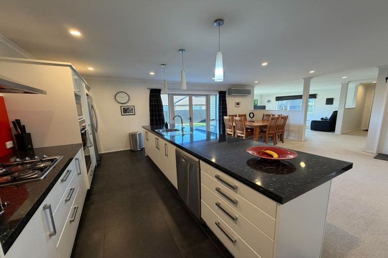 Photo of property in 40 Sunstone Crescent, Brown Owl, Upper Hutt, 5018