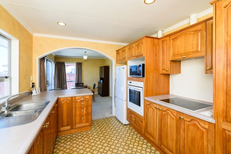 Photo of property in 46 Hillcrest Drive, Kelvin Grove, Palmerston North, 4414