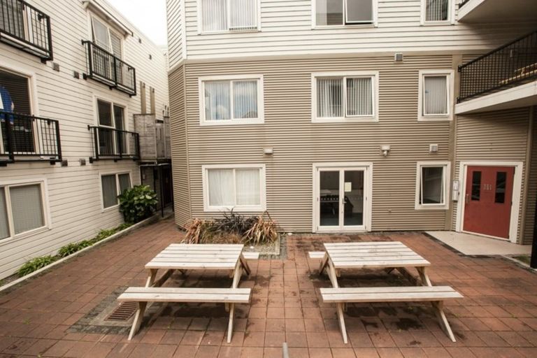 Photo of property in 363u1 Willis Street, Mount Cook, Wellington, 6011