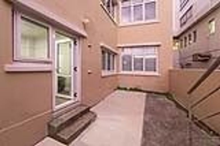 Photo of property in Fountain Court, 16/48u Oriental Parade, Oriental Bay, Wellington, 6011