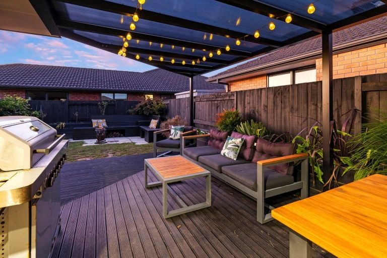 Photo of property in 23 Seabreeze Place, Papamoa Beach, Papamoa, 3118