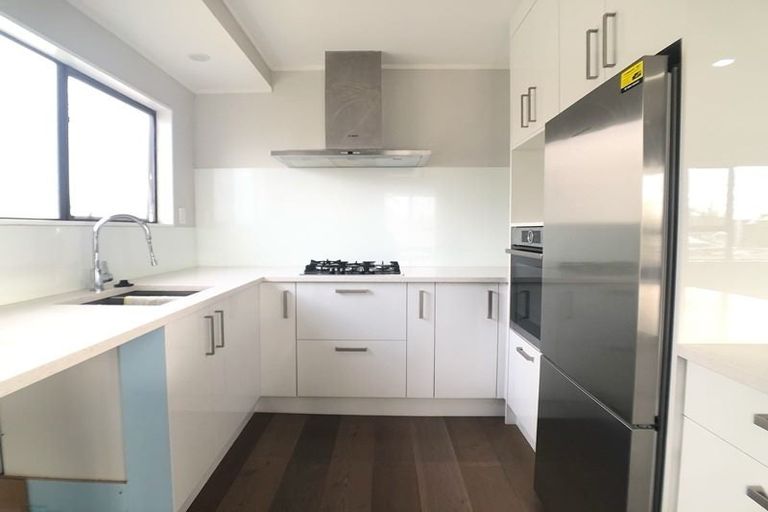 Photo of property in 1/3 Sevilla Place, Unsworth Heights, Auckland, 0632