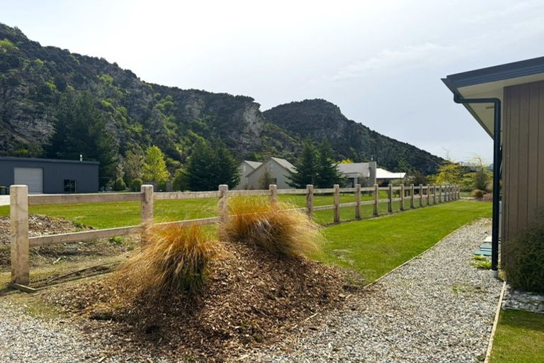 Photo of property in 22 Old Racecourse Road, Albert Town, Wanaka, 9305