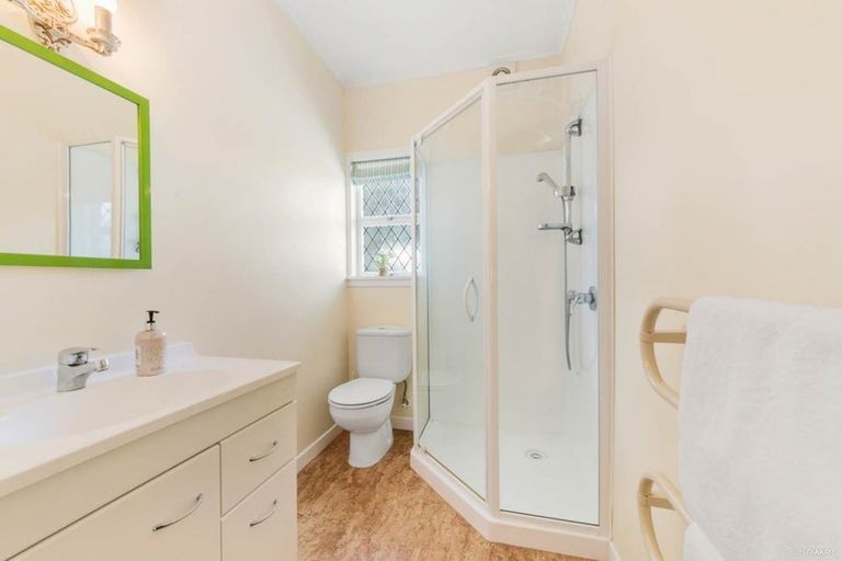 Photo of property in 68 Matipo Road, Te Atatu Peninsula, Auckland, 0610