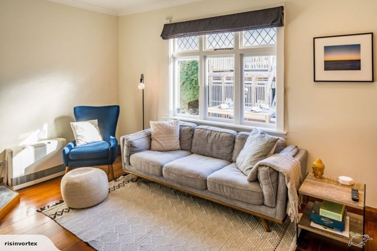 Photo of property in 60 The Parade, Island Bay, Wellington, 6023