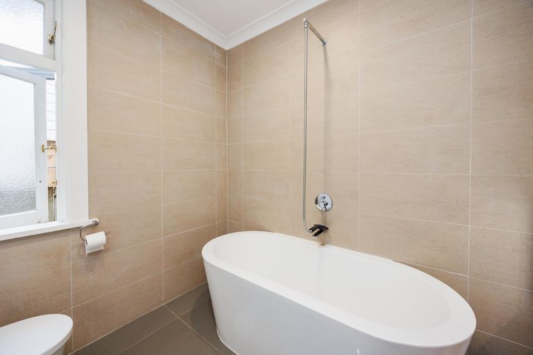 Photo of property in 8 Annandale Avenue, Takaro, Palmerston North, 4410