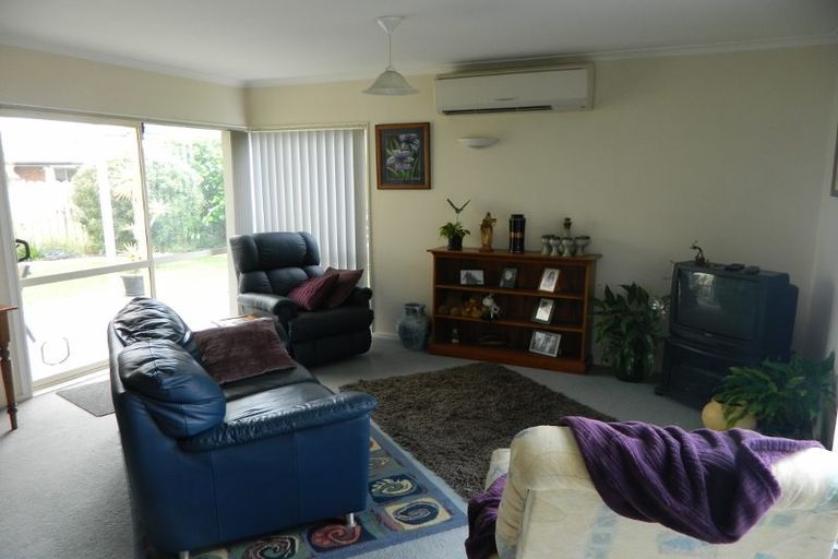Photo of property in 41a Riverstone Road, Te Atatu Peninsula, Auckland, 0610