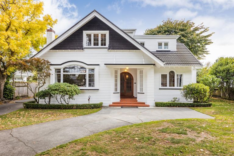 Photo of property in 11 Elmira Avenue, Hokowhitu, Palmerston North, 4410