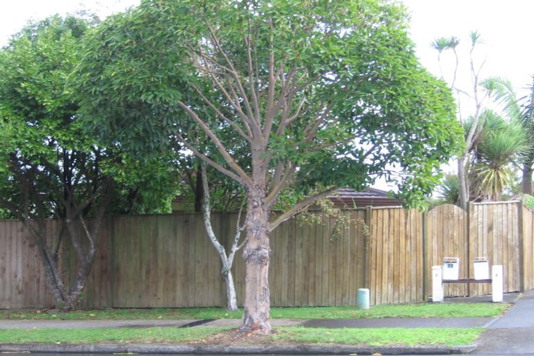 Photo of property in 1/77 Prince Regent Drive, Half Moon Bay, Auckland, 2012