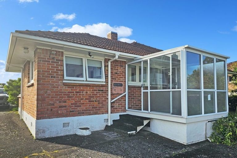 Photo of property in 7 West Coast Road, Glen Eden, Auckland, 0602