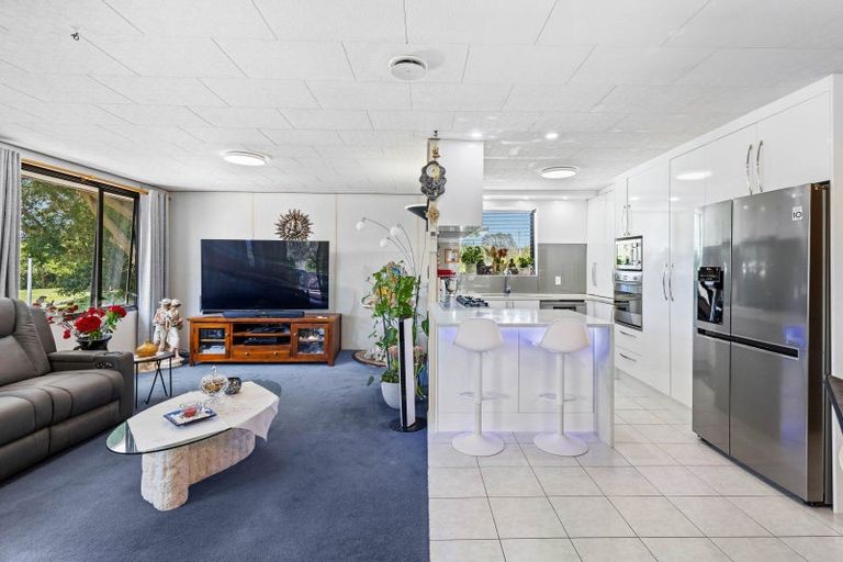 Photo of property in 15 Marinich Drive, Ranui, Auckland, 0612