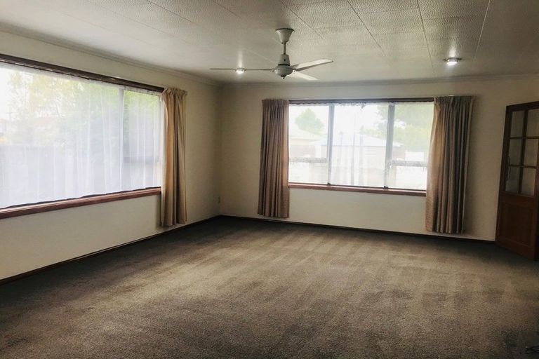 Photo of property in 4 Shirldale Place, Avonhead, Christchurch, 8042