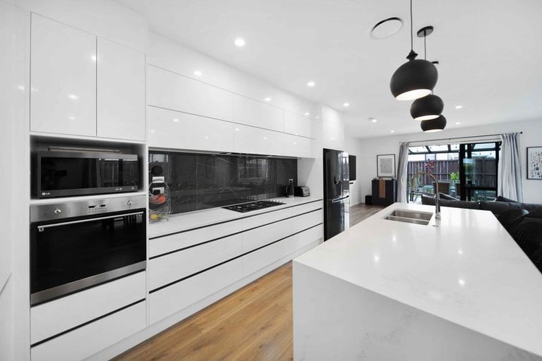 Photo of property in 14 Fjord Way, Karaka, Papakura, 2113