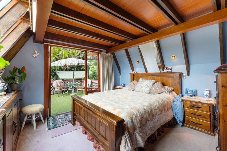 Photo of property in 27a Tane Road, Laingholm, Auckland, 0604