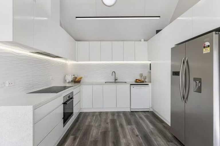 Photo of property in 22 Cairnbrae Court, Northcross, Auckland, 0632