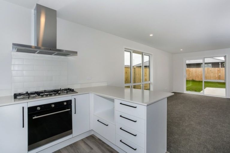 Photo of property in 16 Perla Road, Pukekohe, 2120