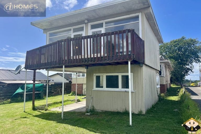 Photo of property in 84 Roberts Road, Te Atatu South, Auckland, 0610