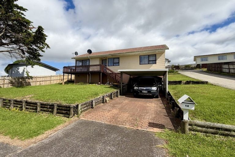 Photo of property in 14 Aronia Way, Goodwood Heights, Auckland, 2105