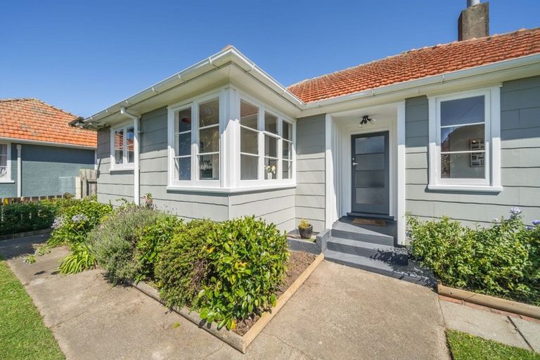 Photo of property in 27 Andrew Avenue, Roslyn, Palmerston North, 4414