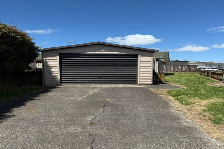 Photo of property in 2/6 Trimdon Street, Randwick Park, Auckland, 2105