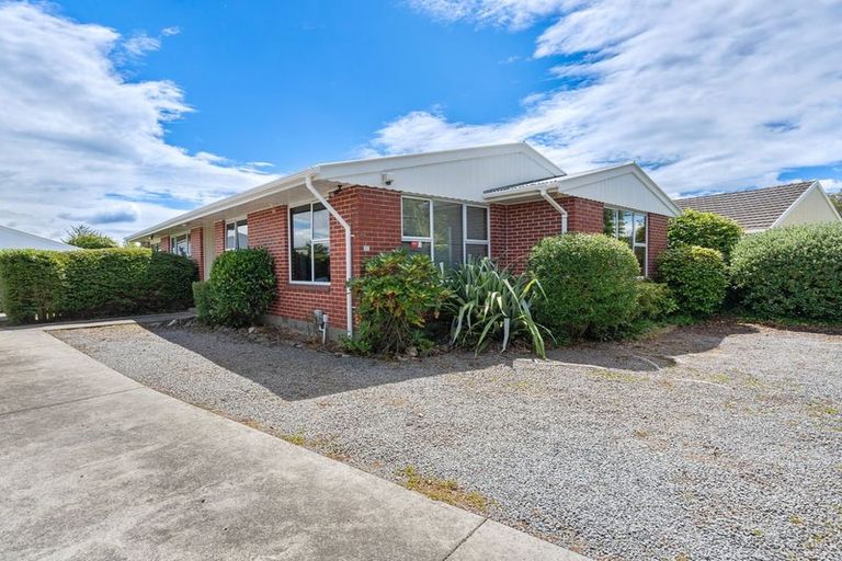 Photo of property in 21 Lochee Road, Upper Riccarton, Christchurch, 8041