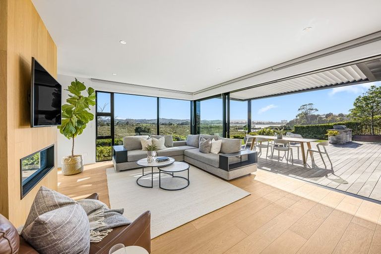 Photo of property in 8 Miran Lane, Red Beach, 0932