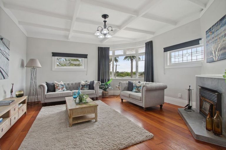 Photo of property in 32 Mellsop Avenue, Waiuku, 2123