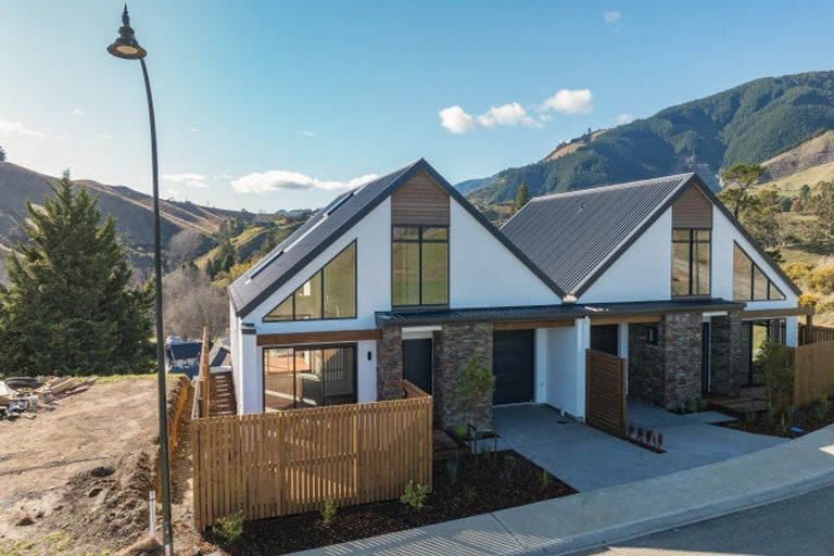 Photo of property in 2 Hill Tops Way, Stoke, Nelson, 7011