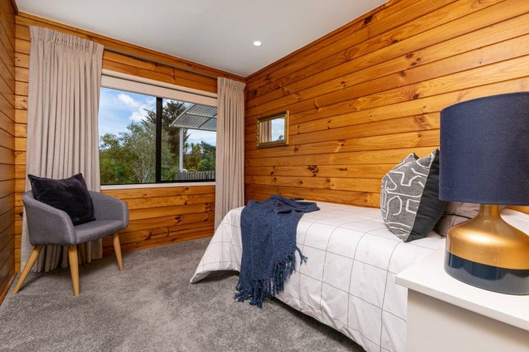 Photo of property in 260a Henderson Valley Road, Henderson, Auckland, 0612