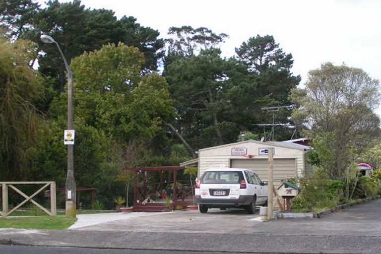 Photo of property in 26 Reynella Drive, Massey, Auckland, 0614