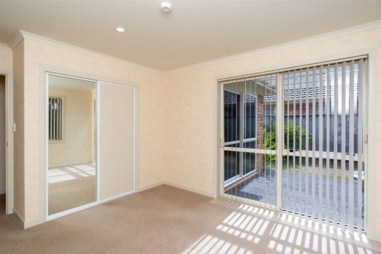 Photo of property in 53 Sovereign Isle Lane, Rototuna, Hamilton, 3210