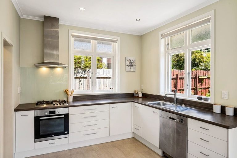 Photo of property in 10 Todman Street, Brooklyn, Wellington, 6021