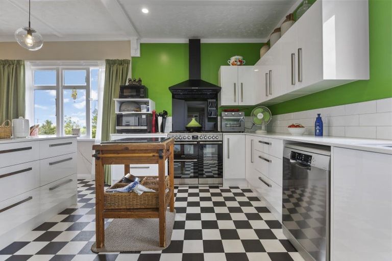 Photo of property in 403 Opunake Road, Cardiff, Stratford, 4391