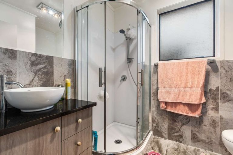 Photo of property in 2/47 Taitimu Drive, Weymouth, Auckland, 2103