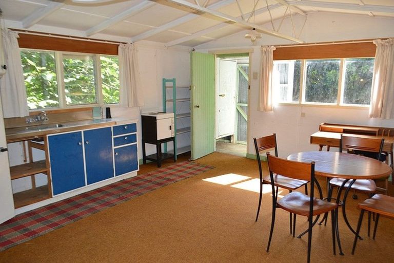 Photo of property in 32 Wi Pere Street, Manakau, 5573