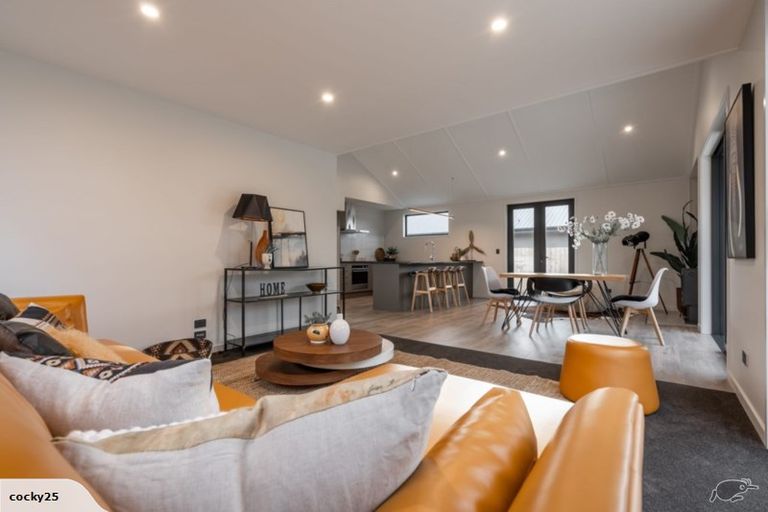 Photo of property in 40 Mount Creighton Crescent, Wanaka, 9305