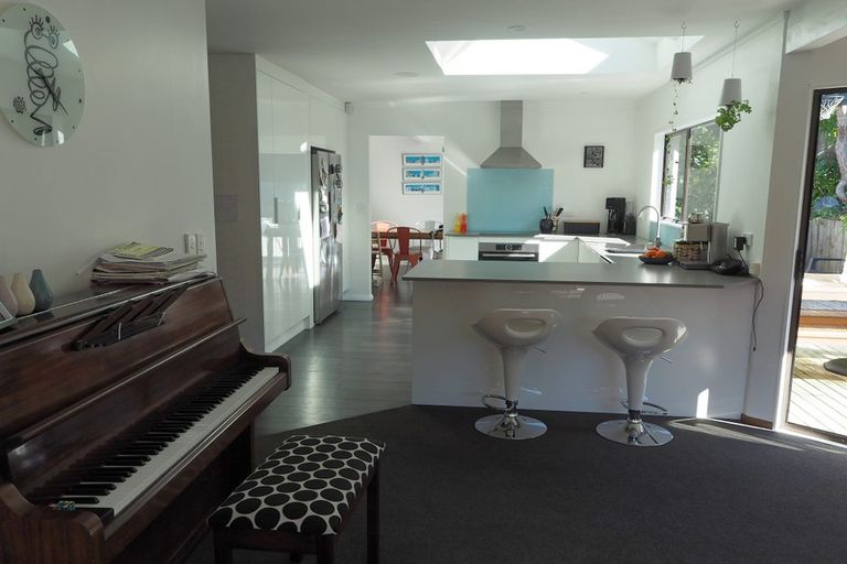 Photo of property in 22 Satara Crescent, Khandallah, Wellington, 6035