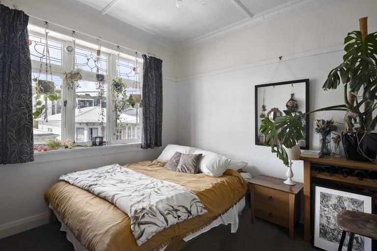 Photo of property in 24 Myrtle Crescent, Mount Cook, Wellington, 6021