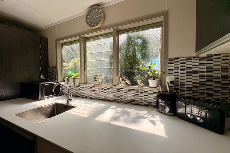 Photo of property in 140 Mako Mako Road, Levin, 5510