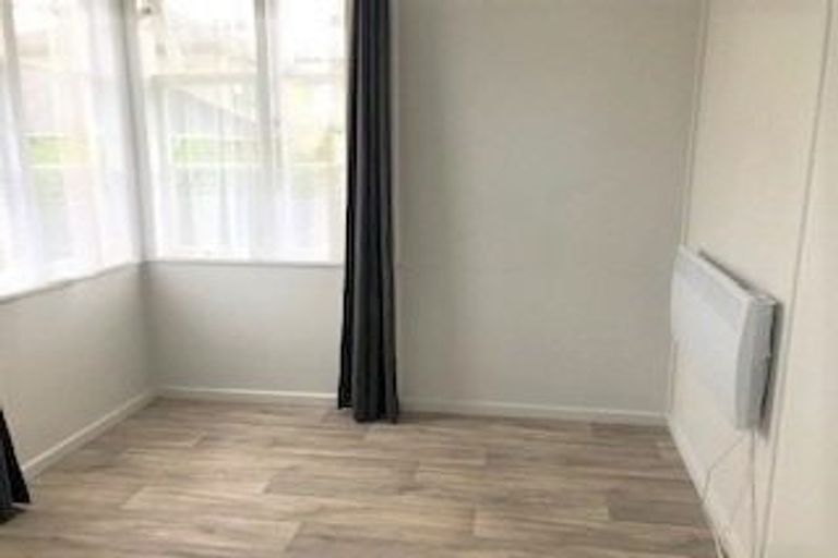 Photo of property in 3 Fruitvale Road, New Lynn, Auckland, 0600