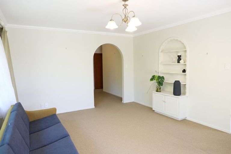 Photo of property in 28 Rewarewa Crescent, Waikanae, 5036