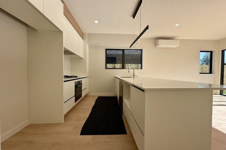 Photo of property in 32 Papai Lane, Massey, 0614