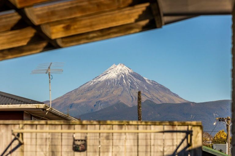 Photo of property in 219a Tukapa Street, Westown, New Plymouth, 4310